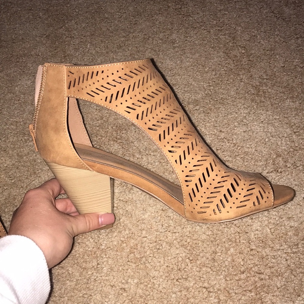 Shoes - Picture 3 of 7
